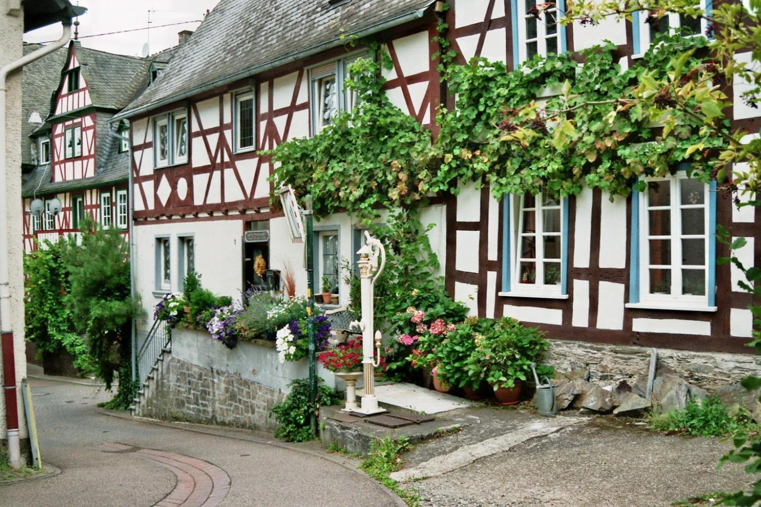 Gaestehaus Ina-Maria, Apartments Obernhof Exterior photo